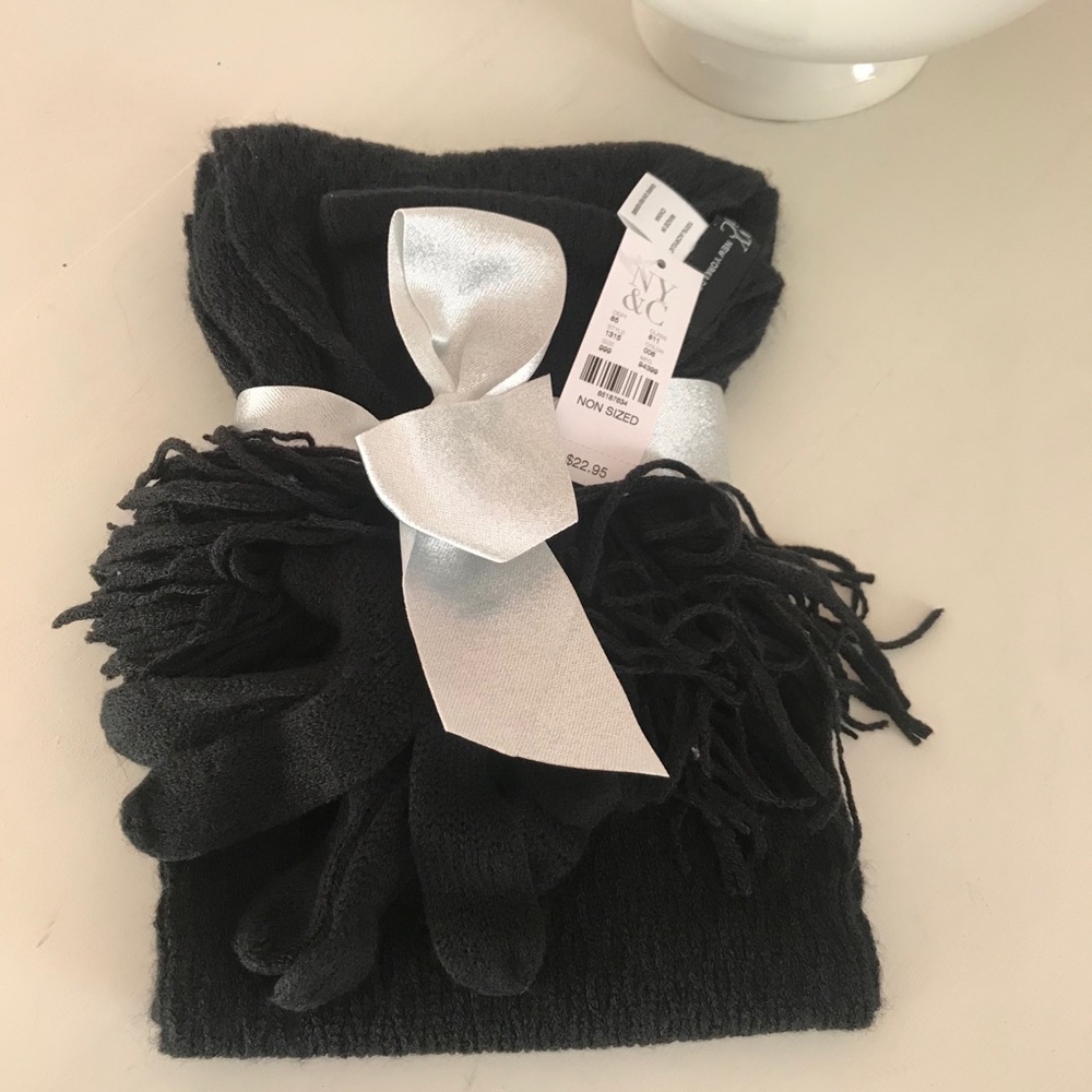 New york n compant gloves n scarf set